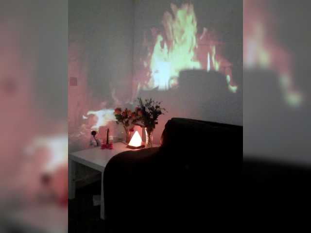 Cantii's BongaCams show and profile