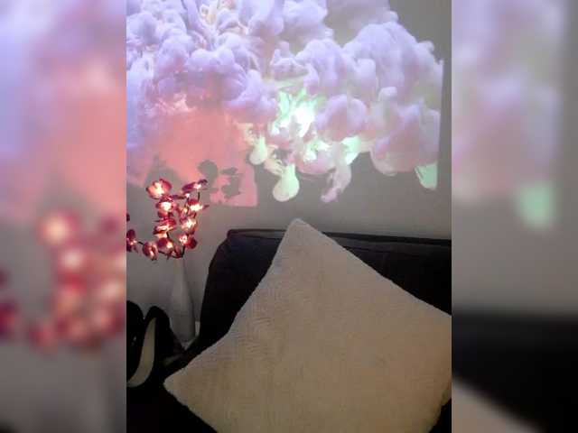 Cantii's BongaCams show and profile