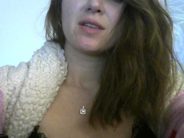 Cantii's BongaCams show and profile