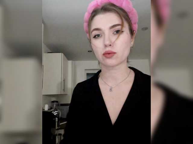 Cantii's BongaCams show and profile