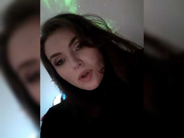 Cantii's BongaCams show and profile