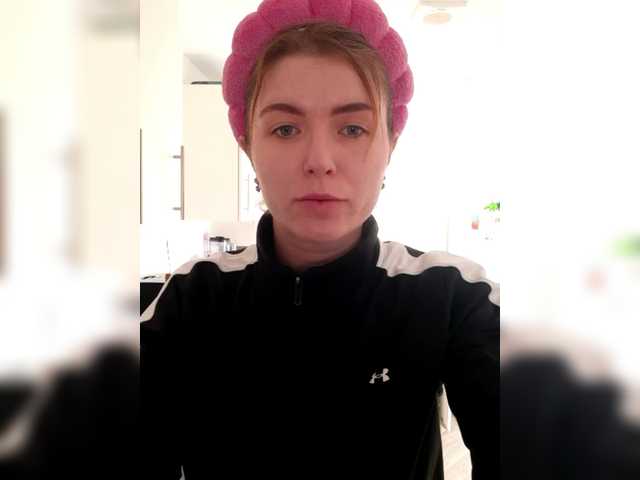 Cantii's BongaCams show and profile