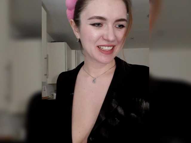 Cantii's BongaCams show and profile