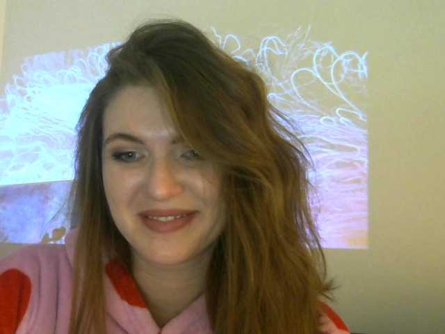 Cantii's BongaCams show and profile