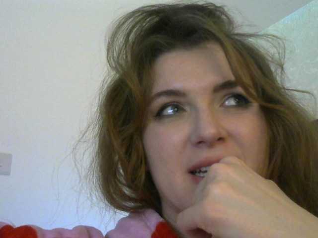 Cantii's BongaCams show and profile