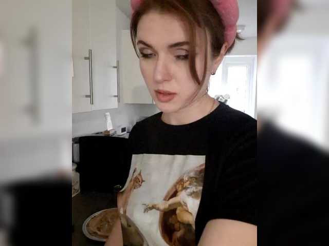 Cantii's BongaCams show and profile