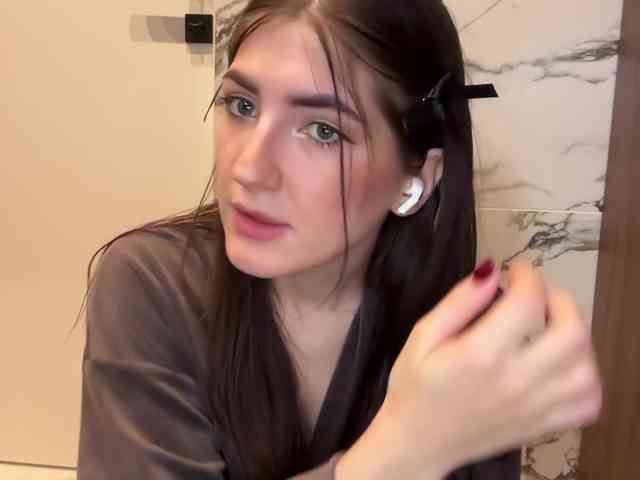 SelenaMoon webcam