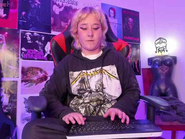 Mistresscrowley-666 webcam