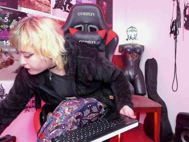 Mistresscrowley-666 webcam