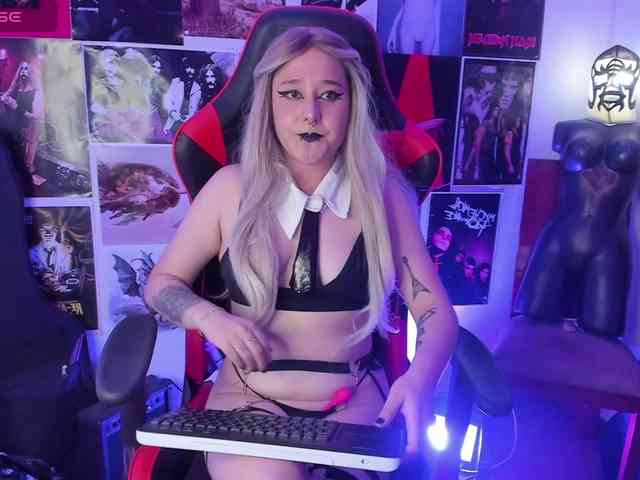 Mistresscrowley-666 webcam