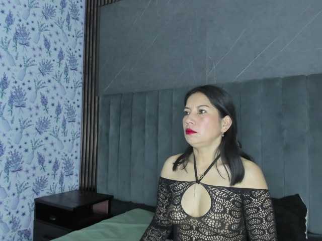 MeganCollinss webcam bongacams model stream image