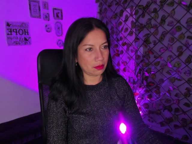 MeganCollinss webcam bongacams model stream image