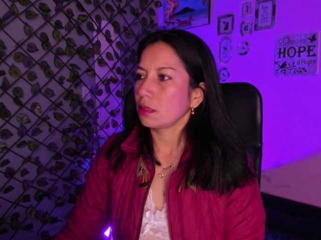 MeganCollinss webcam bongacams model stream image