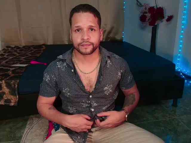 LucasGaeel Live Webcam on BongaCams