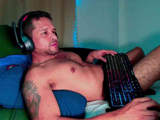 LucasGaeel LucasGaeel