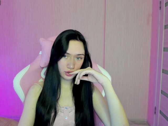 видео ArinaMeow19