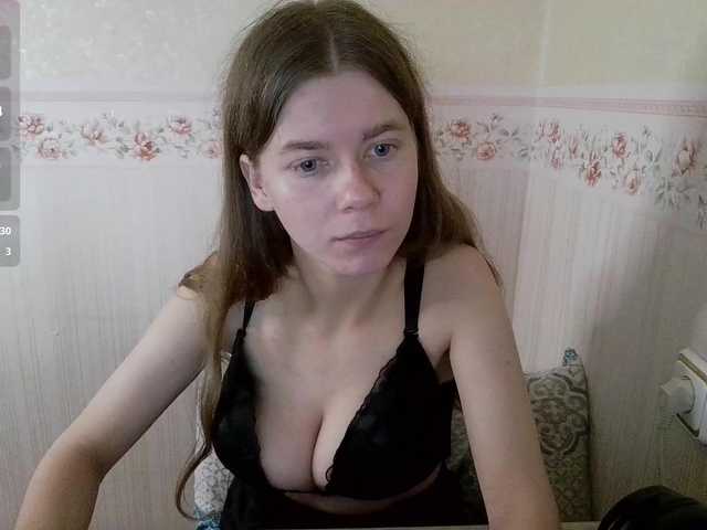  0nlyLola chat room