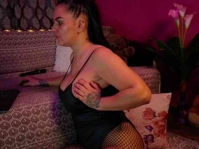 ValentinaVale webcam