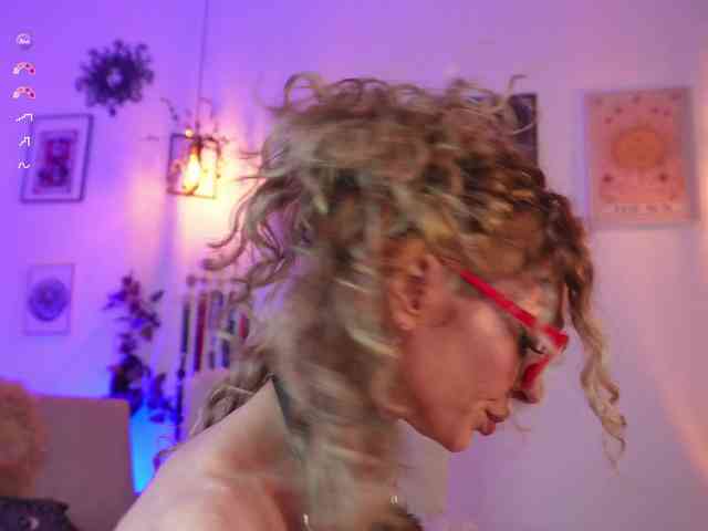 curlynatashaa webcam