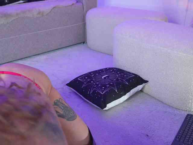 curlynatashaa webcam