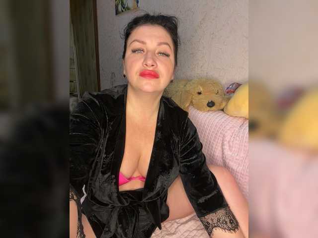 Ju--lia's BongaCams show and profile