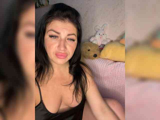 Ju--lia Live Webcam on BongaCams