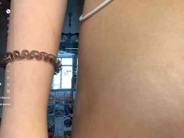 AdellaJulander webcam