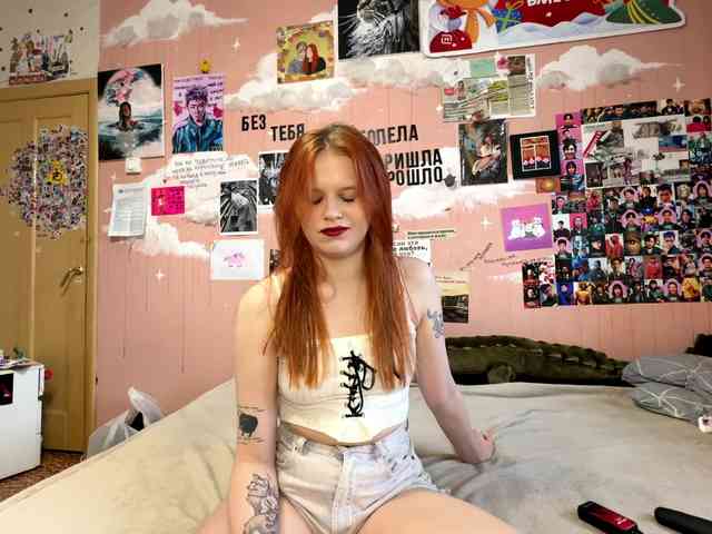AdellaJulander webcam