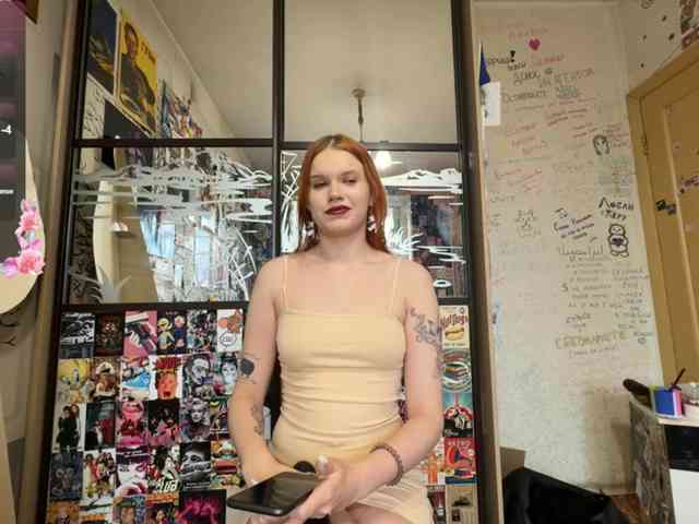 AdellaJulander webcam