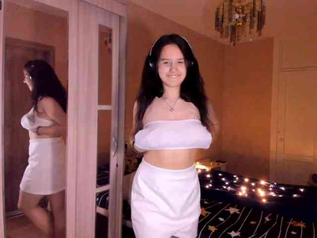 LisaMeowss webcam