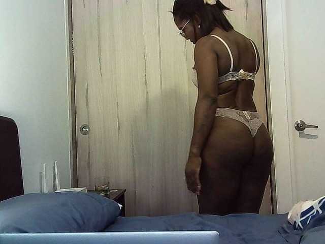 SexySkinny's BongaCams show and profile