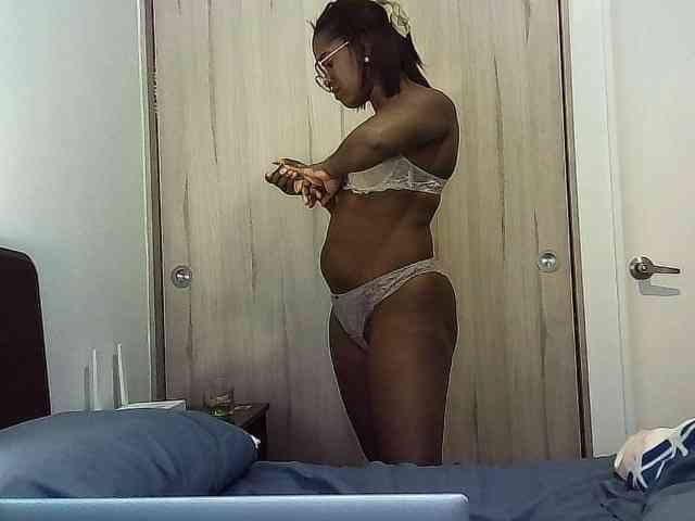 SexySkinny Live Webcam on BongaCams