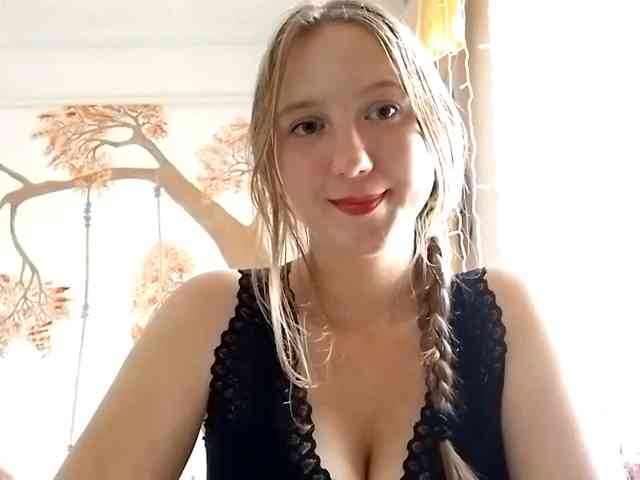 POTATO-GIRL webcam