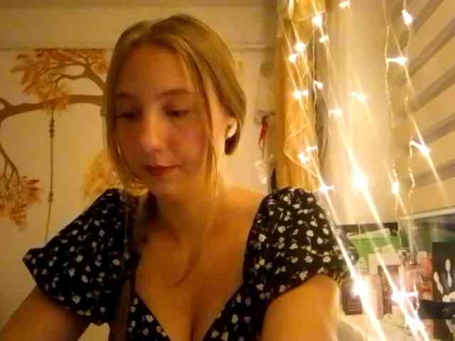 POTATO-GIRL webcam