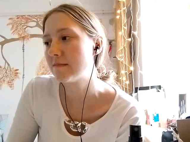 POTATO-GIRL webcam