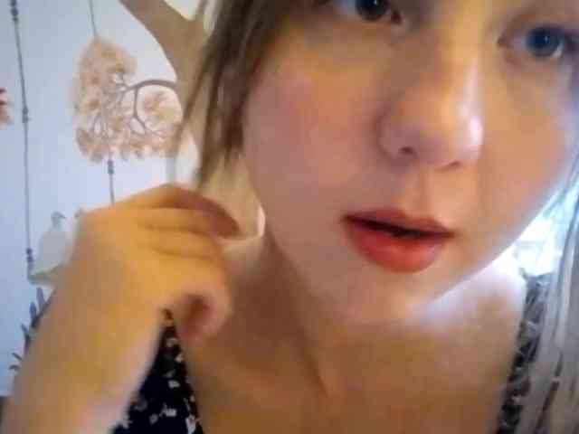 POTATO-GIRL webcam