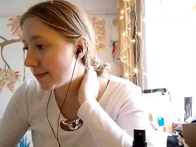 POTATO-GIRL webcam