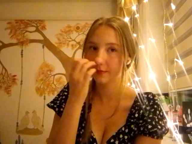 POTATO-GIRL webcam