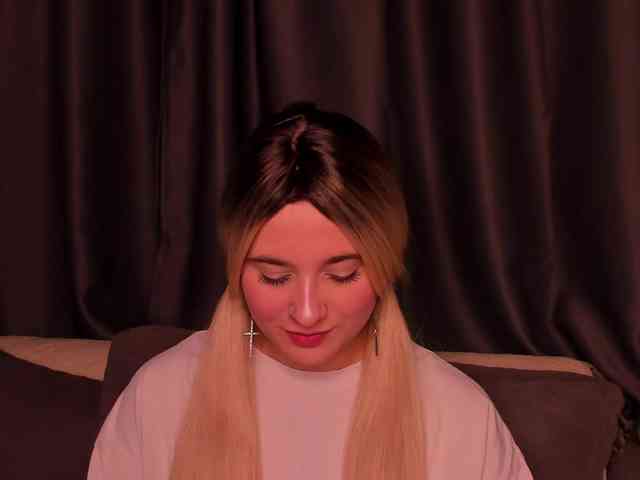 PinkiKitttti webcam