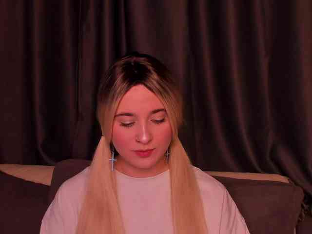 PinkiKitttti webcam