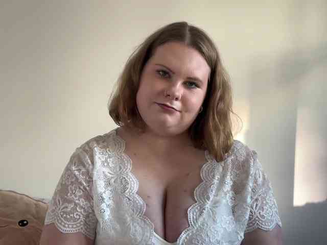 BriannaDoll webcam
