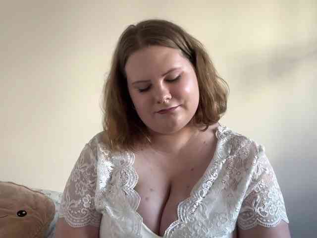 BriannaDoll webcam