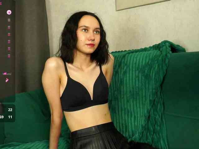 MollyHub69 webcam