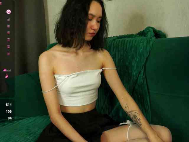 MollyHub69 webcam