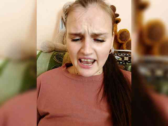 LisaLovHoney webcam
