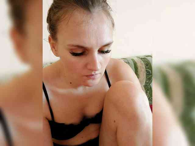 LisaLovHoney webcam