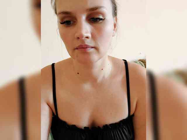 LisaLovHoney webcam