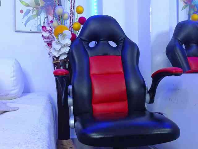 ScarletDesire webcam