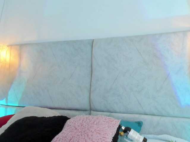 Naomii-'s BongaCams show and profile