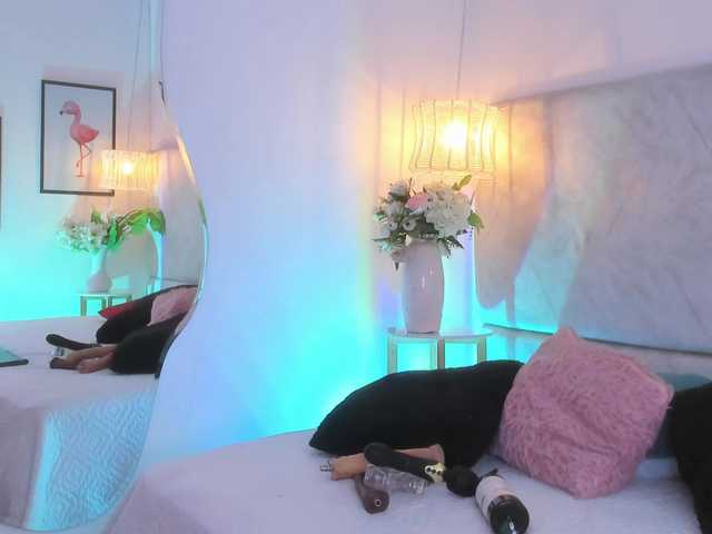 Naomii-'s BongaCams show and profile